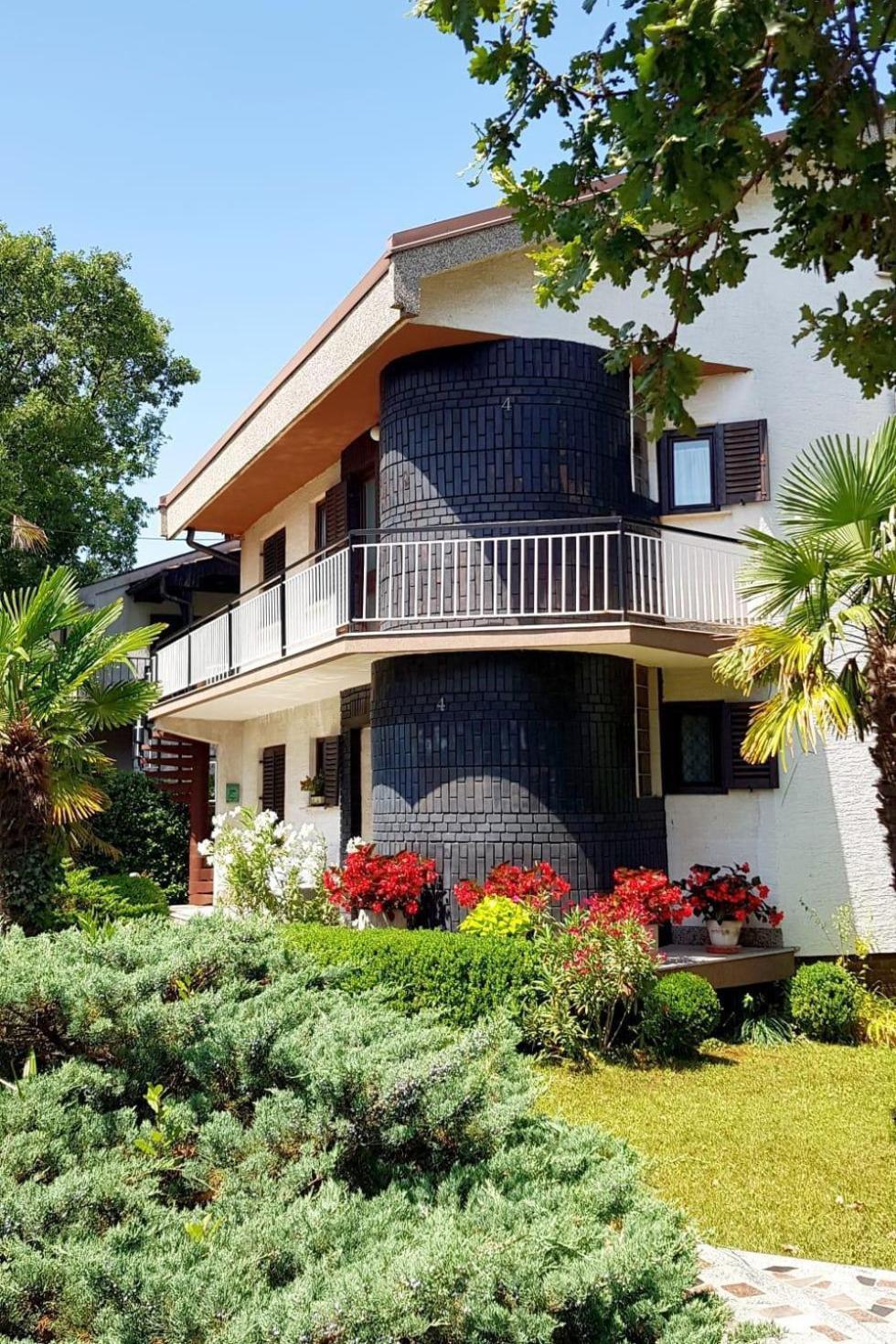 Apartments With A Parking Space Malinska Buitenkant foto